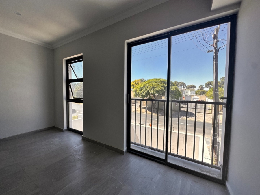 1 Bedroom Property for Sale in Table View Western Cape